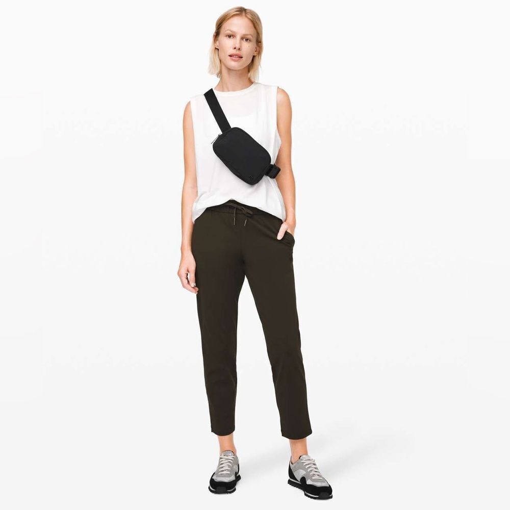 Lululemon Everywhere Belt Bag *Crinkle Nylon 1L Black - Picture 2 of 10